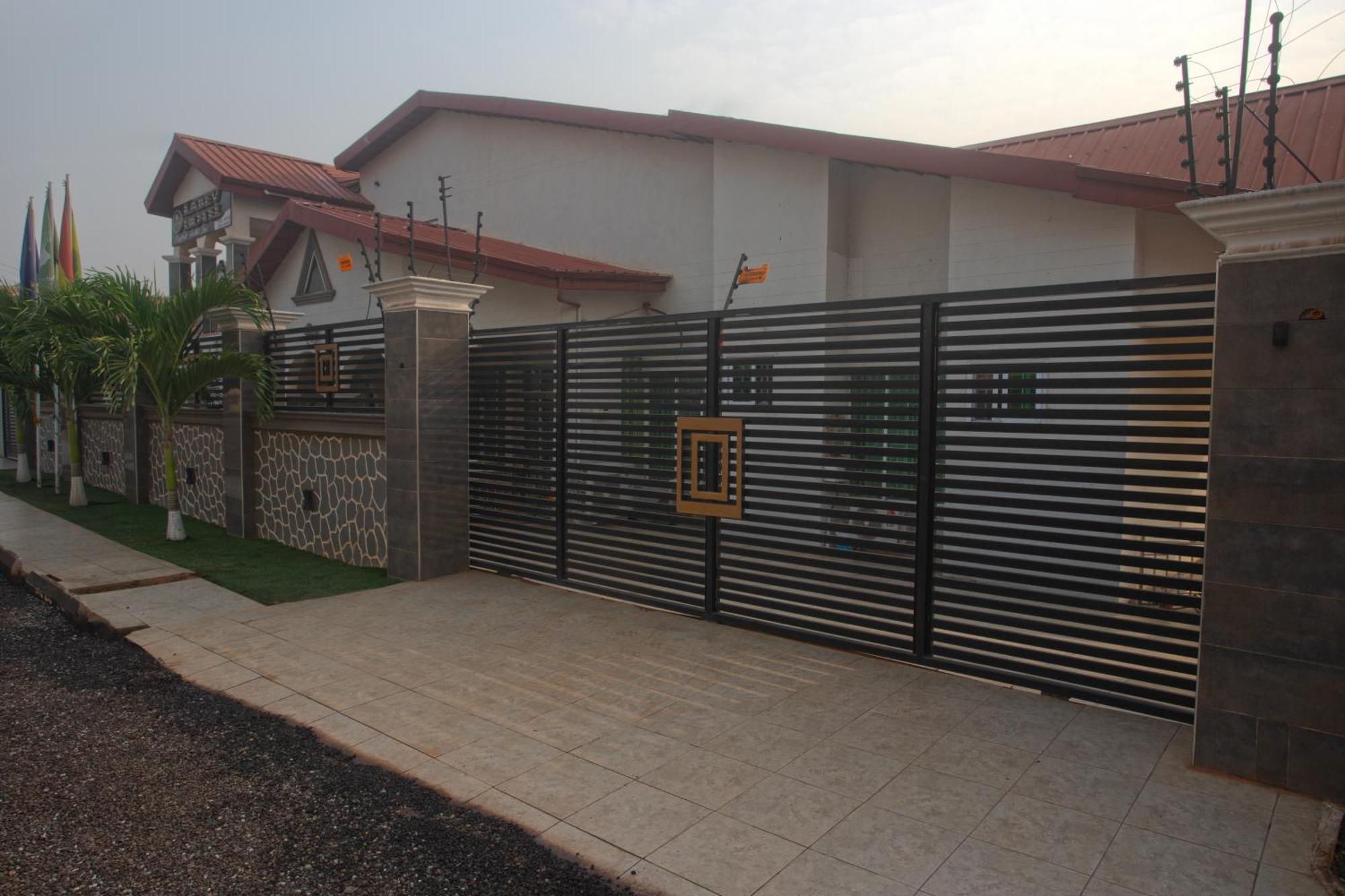 Labev Hotel Kumasi Exterior foto